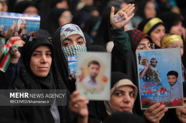 دیدار هزاران نفر از زنان و دختران با رهبر معظم انقلاب