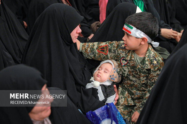 دیدار هزاران نفر از زنان و دختران با رهبر معظم انقلاب