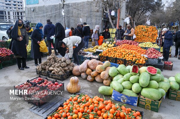 حال و هوای بازار یلدا در بجنورد