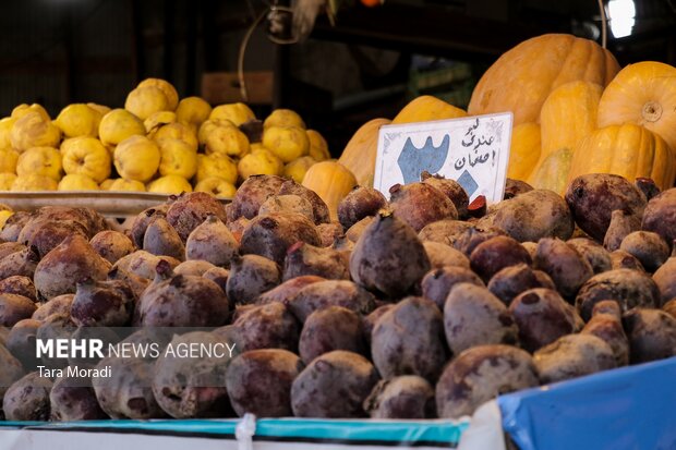 بازار شب یلدا در رشت