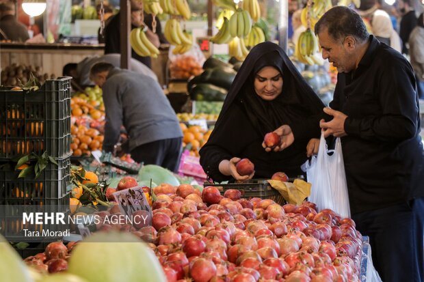 بازار شب یلدا در رشت