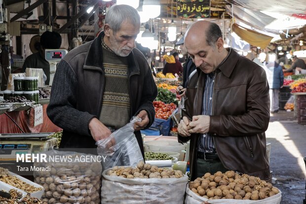 بازار شب یلدا در رشت