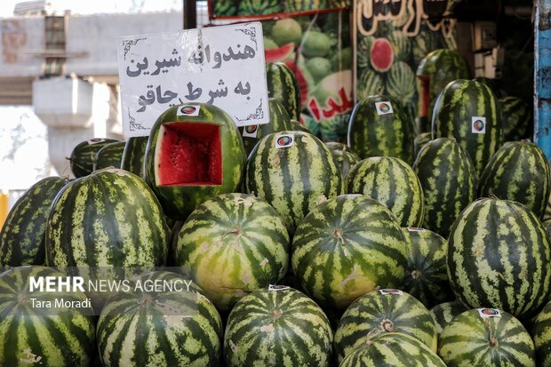 بازار شب یلدا در رشت