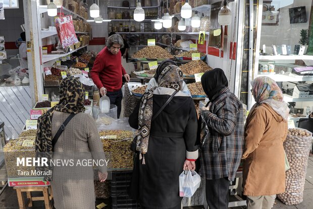 بازار شب یلدا در رشت