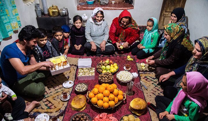 آئین های فراموششده شب یلدا در کوچههای قدیمی اصفهان