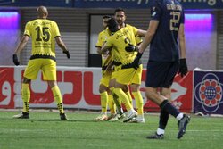 Sepahan move top of PGPL