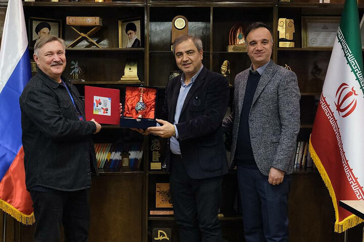 نشست مدیران ادارهکل هنرهای نمایشی با گروههای تئاتر روسیه و فرانسه