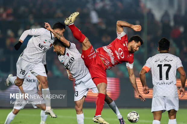 پیشکسوت پرسپولیس: بازیکنان باید ۱۰۰ درصد جریمه شوند؛ پول بیتالمال حق اینها نیست