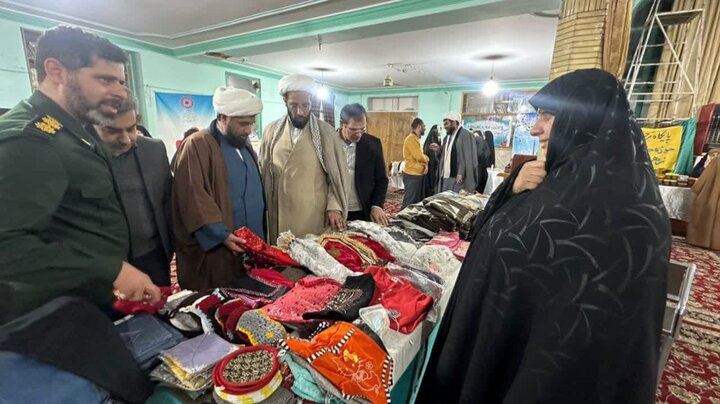 نمایشگاه توانمندیهای بانوان در چناران برپا شد