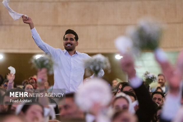 
Wedding celebration for 110 couples with disabilities
