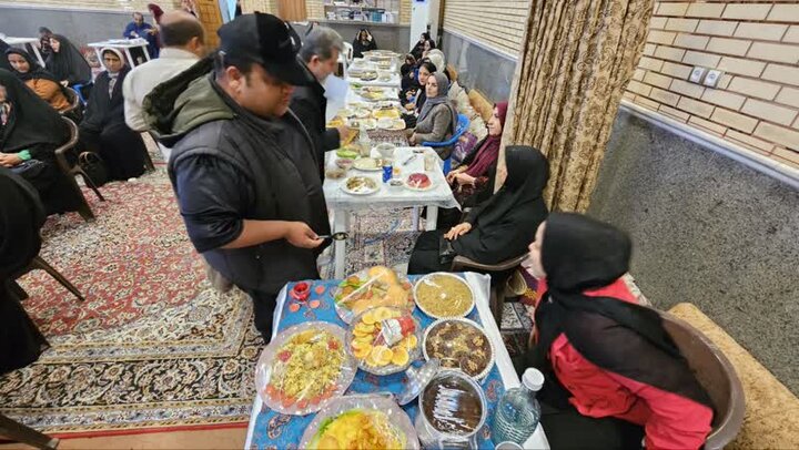 جشنواره مادرانه در گناوه برگزار شد جشنواره مادرانه در گناوه برگزار شد