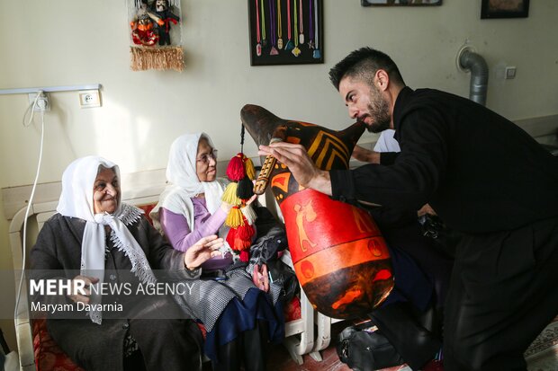 جشن روز مادر در خانه مادربزرگ ها