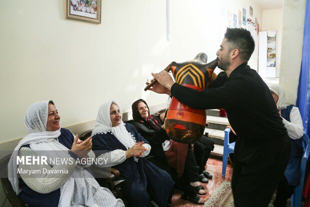 جشن روز مادر در خانه مادربزرگ ها