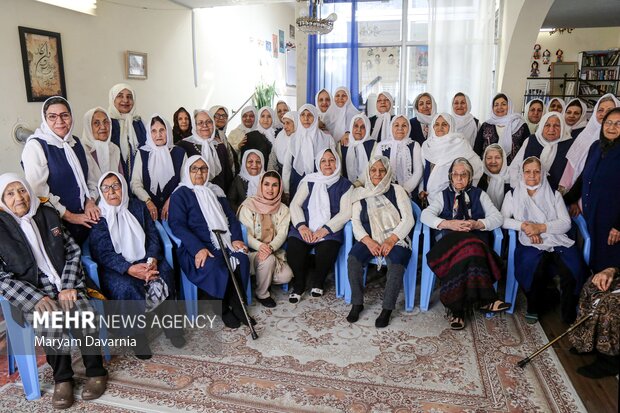 جشن روز مادر در خانه مادربزرگ ها