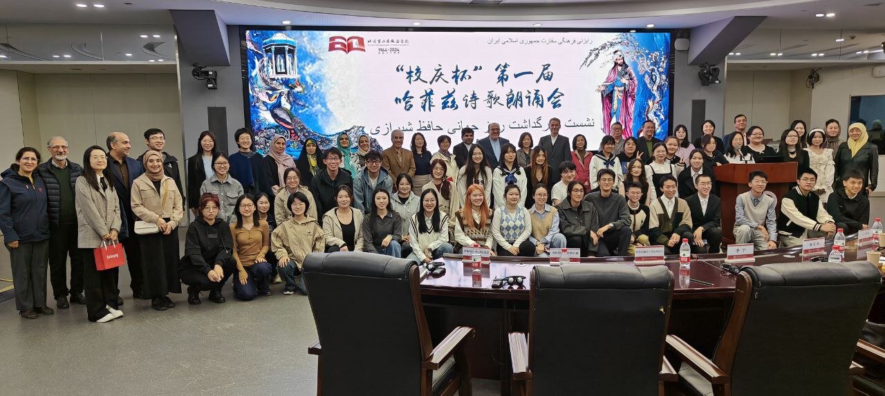 هندیها به کسی مُلّا میگویند که با غزل حافظ و عطار شروع کند؛ ترجمه ۱۰۰ اثر کلاسیک ایران و چین