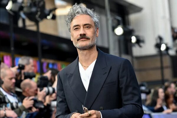 تهیه کنندگان آمریکا از تایکا وایتیتی برای زنده کردن تلویزیون تشکر میکنند