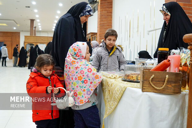 بازارچه عرضه محصولات مادران ارزش آفرین در مشهد