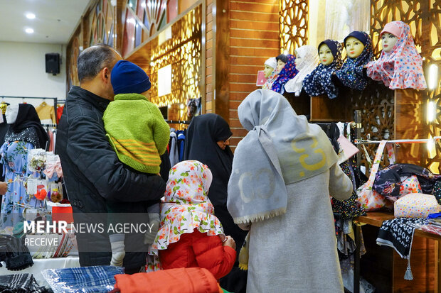 بازارچه عرضه محصولات مادران ارزش آفرین در مشهد