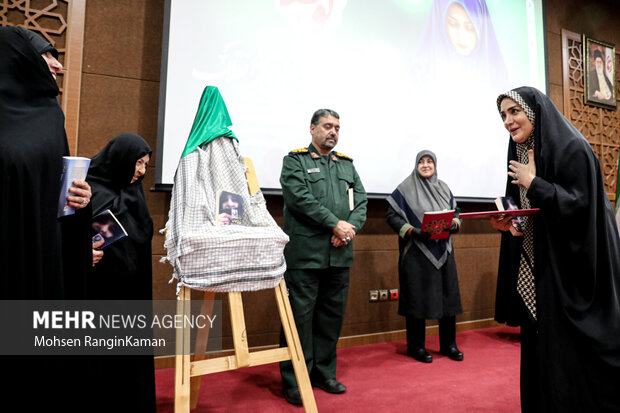 اولین همایش تجلیل از نخبگان و بانوان تراز انقلاب