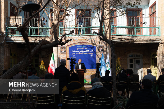 رونمایی از بزرگ‌ترین پرده نقاشی نقالی کشور در مشهد