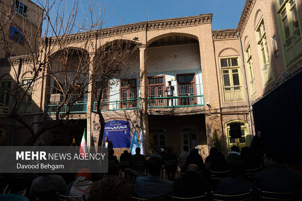 رونمایی از بزرگ‌ترین پرده نقاشی نقالی کشور در مشهد