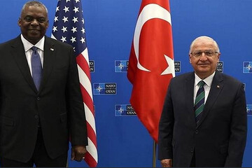 Turkey, US defense chiefs discuss Syria, security issues