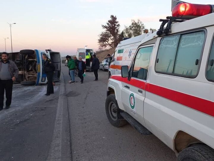 واژگونی مینی بوس در کمربندی نکا – ساری ۲۳ مصدوم برجای گذاشت