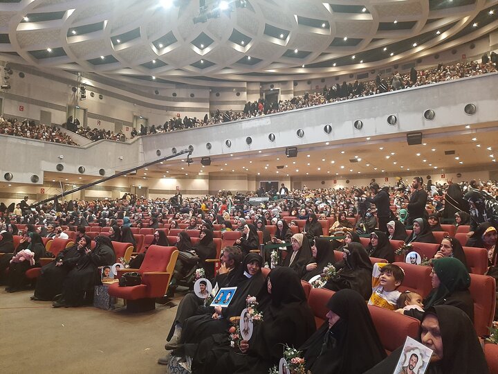 جشن بزرگ ایران بانو در تهران برگزار شد؛ معرفی ۱۰ زن فعال و تأثیرگذار جشن بزرگ ایران بانو در تهران برگزار شد؛ معرفی ۱۰ زن فعال و تأثیرگذار