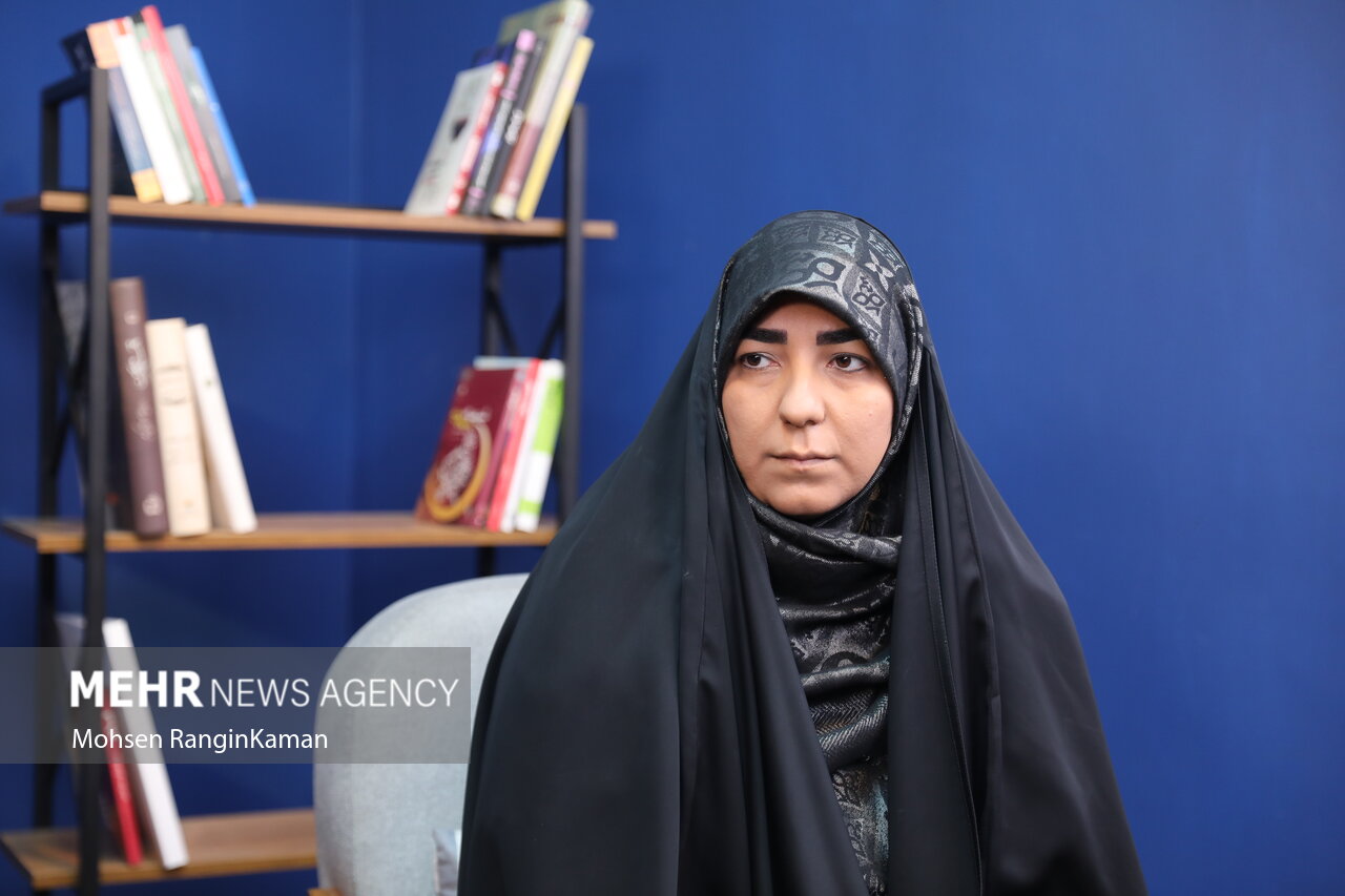 مانتوهای لاکچری با رنگ و طرح خاص؛ انقلابی در صنعت مد مانتوهای لاکچری با رنگ و طرح خاص؛ انقلابی در صنعت مد