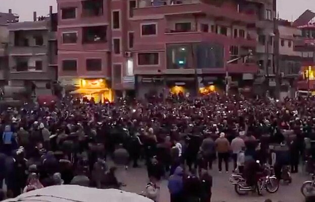 Suriye'nin birçok kentinde HTŞ protesto edildi