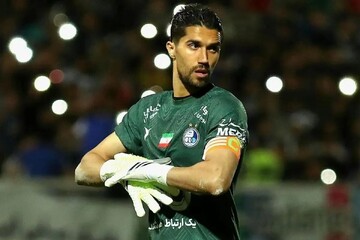 Esteghlal keeper Hosseini reaches milestone