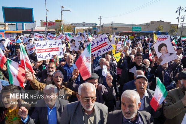 راهپیمایی جمعه های خشم در شیراز پس از اقامه نماز جمعه