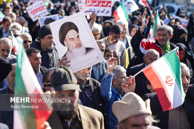 راهپیمایی جمعه های خشم در شیراز پس از اقامه نماز جمعه