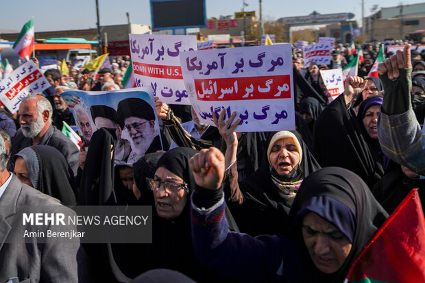 راهپیمایی جمعه های خشم در شیراز پس از اقامه نماز جمعه