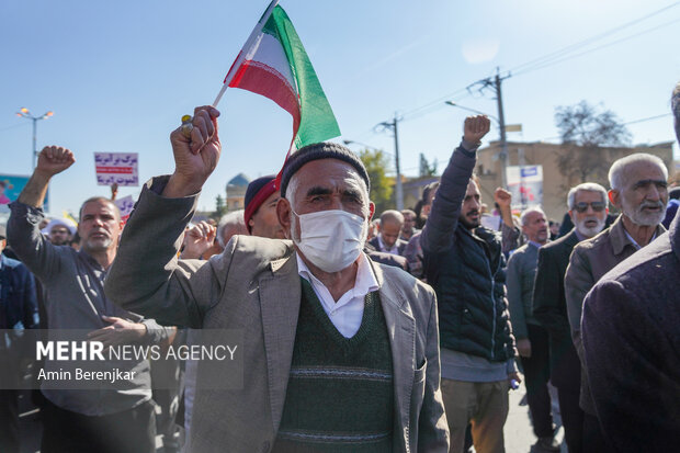 راهپیمایی جمعه های خشم در شیراز پس از اقامه نماز جمعه