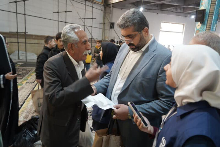 دیدار مردمی فرماندار شهرقدس؛ گلایههای تولیدکنندگان را به مراجع استانی منتقل می کنم