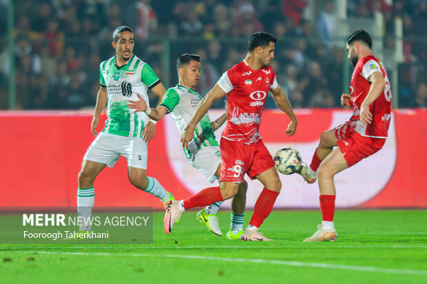 لیگ برتر فوتبال - پرسپولیس و خیبر