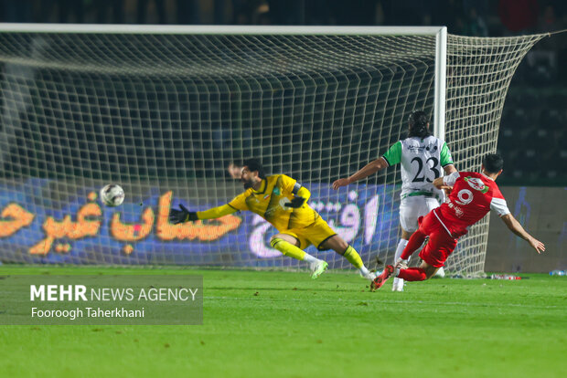 توصیه مربی سابق پرسپولیس به کریم باقری و دلیل گلنزن بودن مهاجمان