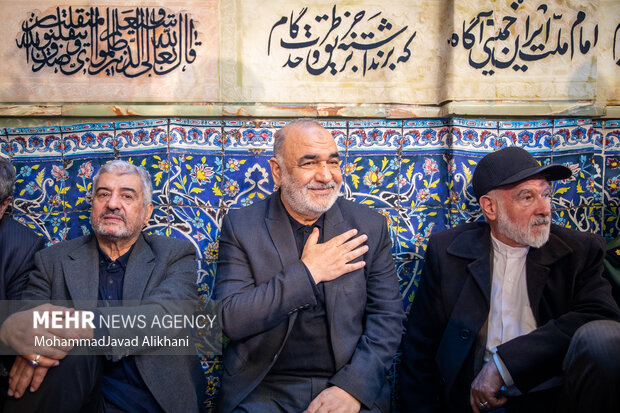 سردار محمدجعفر اسدی معاون قرارگاه مرکزی خاتمالانبیاء (ص)، سرلشکر <a href='https://sayeb.ir/tag/%d8%ad%d8%b3%db%8c%d9%86-%d8%b3%d9%84%d8%a7%d9%85%db%8c'></div>حسین سلامی</a> فرمانده کل <a href='https://sayeb.ir/tag/%d8%b3%d9%be%d8%a7%d9%87-%d9%be%d8%a7%d8%b3%d8%af%d8%a7%d8%b1%d8%a7%d9%86-%d8%a7%d9%86%d9%82%d9%84%d8%a7%d8%a8-%d8%a7%d8%b3%d9%84%d8%a7%d9%85%db%8c'>سپاه پاسداران انقلاب اسلامی</a> و سرلشکر محمدعلی جعفری فرمانده قرارگاه فرهنگی و اجتماعی بقیةالله الاعظم و در مراسم اولین سالگرد شهادت شهید سید رضی موسوی