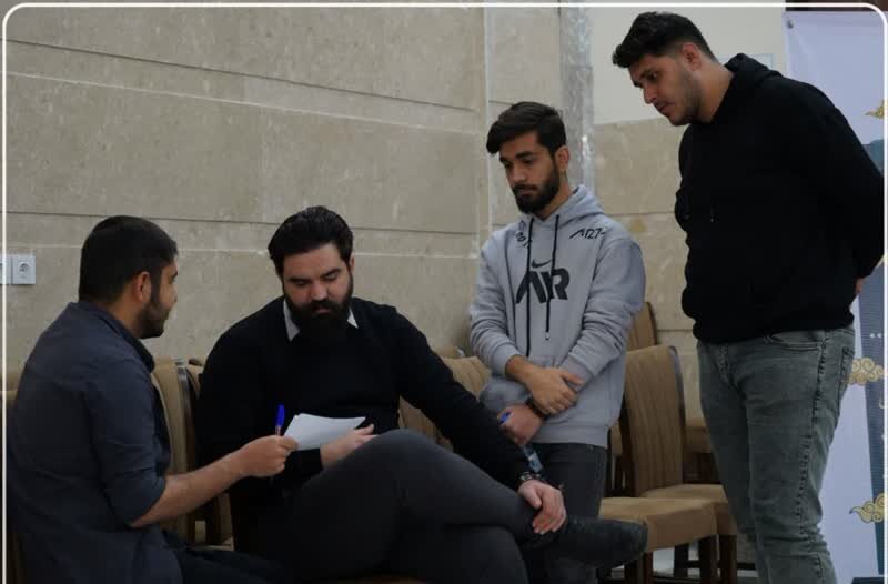 نماینده ولیفقیه در لرستان از کارگاه طراحی پوستر «آن مرد پایان ندارد» بازدید کرد