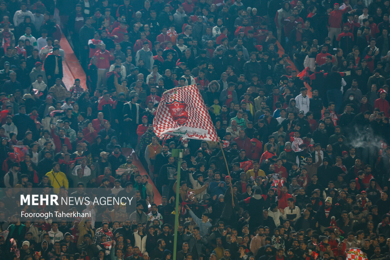 پرسپوليس،هوادار،تماشاگران،ورزشگاه،تشويق،بازيكنان،بازي،تيم،اس ...