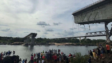 At least 9 people died in bridge collapsed in Brazil