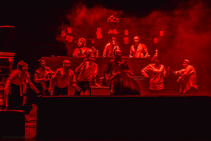 نمایش «آشپزخانه»؛ زبان خاموش جامعه درامزدهای که همچنان نفس میکشد