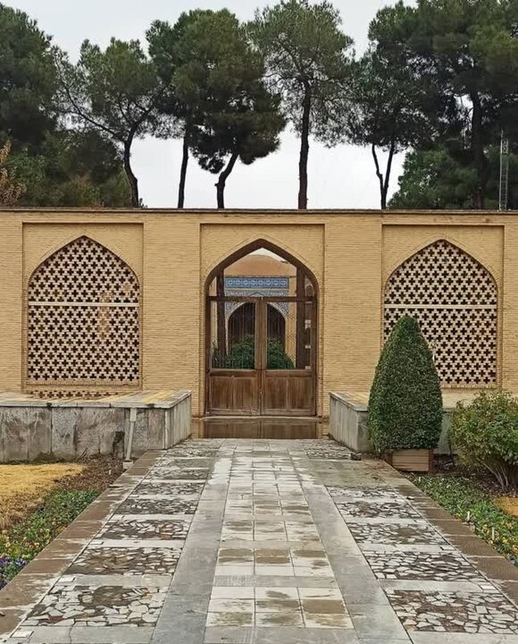تعویض درب ورودی غربی کاخ چهلستون؛ تصمیمی برای حفاظت یا هویتزدایی؟