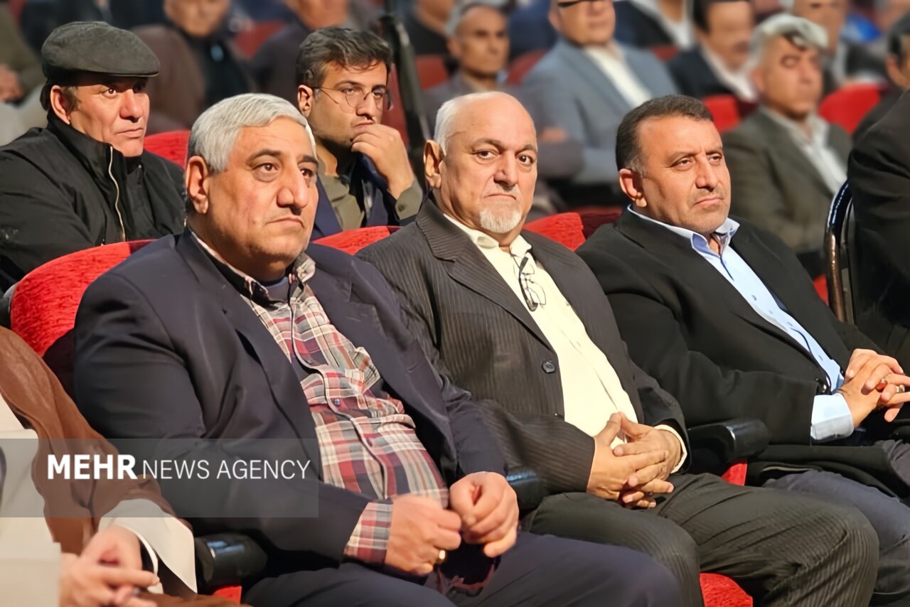 درآمد سرانه پایین کشور ناشی از تحریم است؛ کنار هم برای توسعه بجنگیم درآمد سرانه پایین کشور ناشی از تحریم است؛ کنار هم برای توسعه بجنگیم