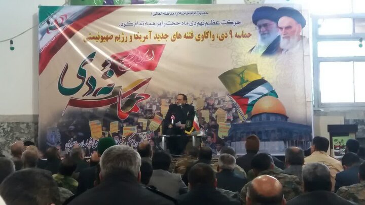 دشمن با بهانههای مختلف درصدد جدا کردن مردم از نظام اسلامی است