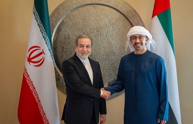 Irakçi, BAE'li mevkidaşı Abdullah bin Zayid Al Nahyan ile görüştü Irakçi, BAE'li mevkidaşı Abdullah bin Zayid Al Nahyan ile görüştü