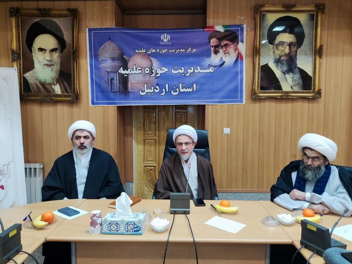علوم انسانی غرب با آموزههای اسلامی منافات دارد