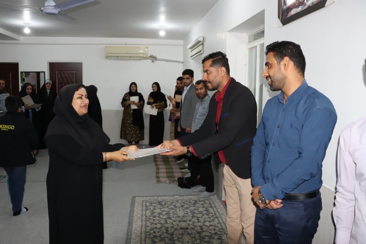 دستاندرکاران طرح سرشماری کشاورزی در دشتی تجلیل شدند