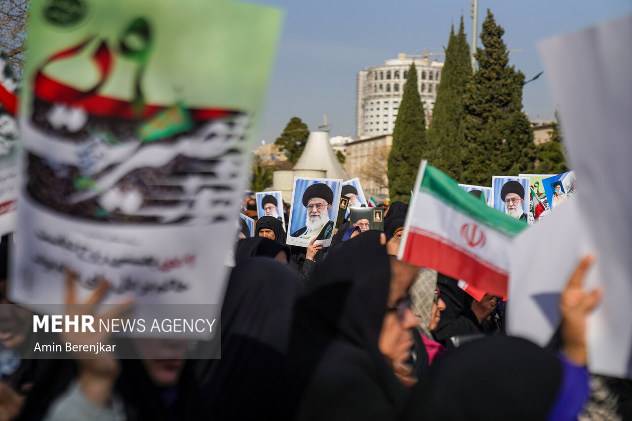 سینه ستبر ایران اسلامی پیشتاز و پرچمدار مبارزه با فتنه ۸۸